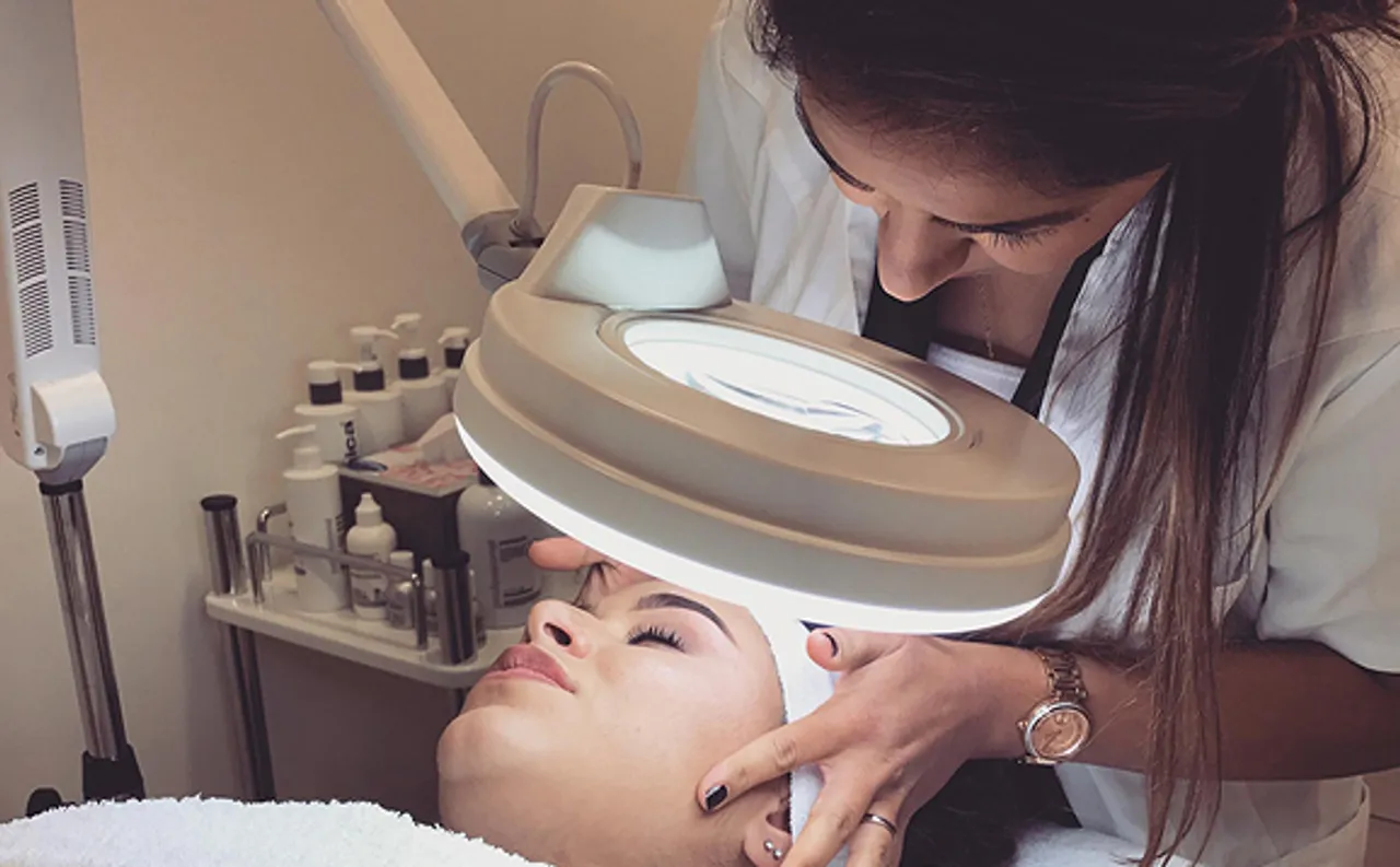 Professionele huidanalyse ter voorbereiding op behandeling