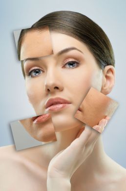 Vrouw met verbeterde huid na biopeeling behandeling